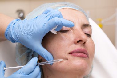 kozmetik tedavisi botox enjeksiyonu ile