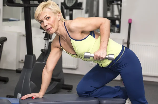 Concursos de musculación femenina adulta — Foto de Stock