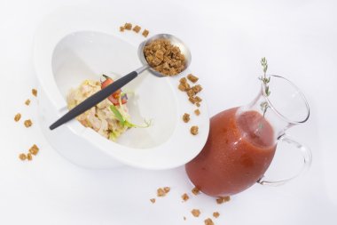 bir restoranda domates çorbası