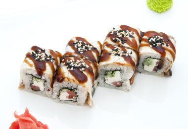 sushi lezzetli deniz ürünleri