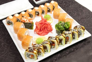 sushi lezzetli deniz ürünleri