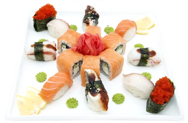 Вкусные суши из морепродуктов — стоковое фото