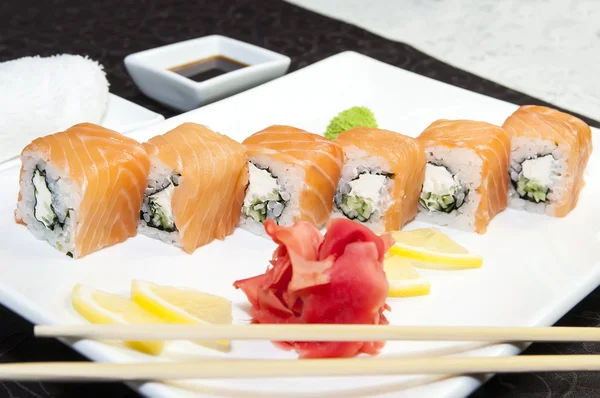 Sushi heerlijke zeevruchten — Stockfoto