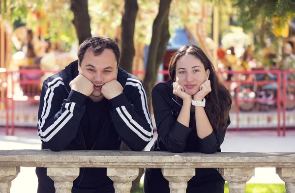 Man and woman walking in the park — Stock Photo, Image