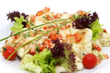 pide ekmek üzerinde adet dilimlenmiş