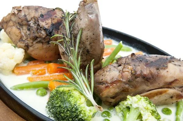 Roasted rabbit meat and potatoes with vegetables — Stock Photo, Image