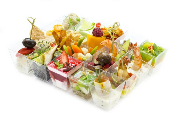 Canapés de fromage légumes viande et fruits de mer — Photo