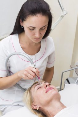 Klinikte sürecinde kadındır