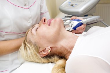 Klinikte sürecinde kadındır