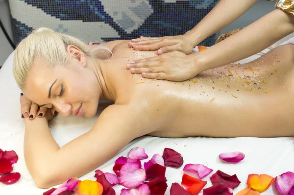 Girl on procedure Balinese massage — Stock Photo, Image