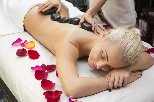 Girl on procedure Balinese massage — Stock Photo, Image