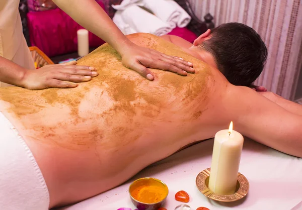 Man engaged in Ayurvedic spa treatment — Stock Photo, Image