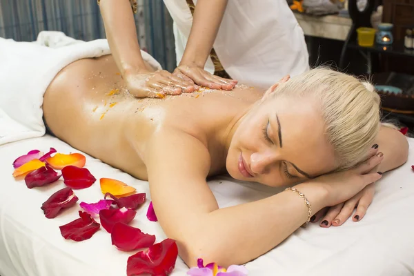 Girl on procedure Balinese massage — Stock Photo, Image