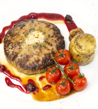 biftek domates sosu ve mantar ile