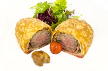 Beef in pastry with salad