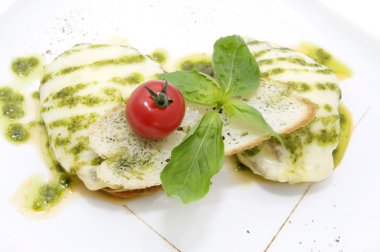 Et ve peynir pesto ile