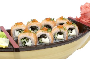 Dekoratif tekne suşi rulo