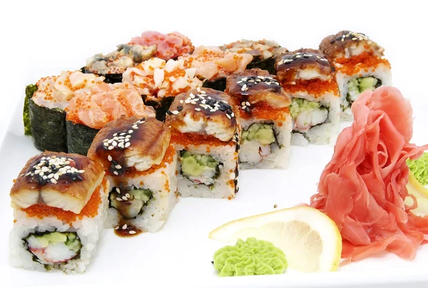 Délicieux rouleaux de sushi — Photo