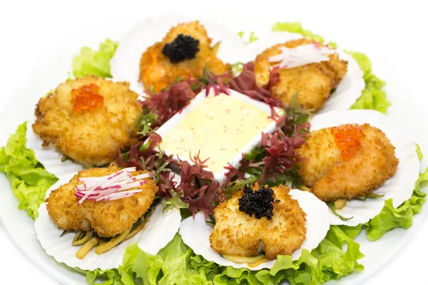 Fried scallops with caviar — Stock Photo, Image