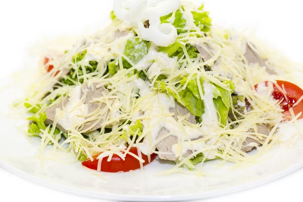 Salat mit Käse, Fleisch und Gemüse — Stockfoto