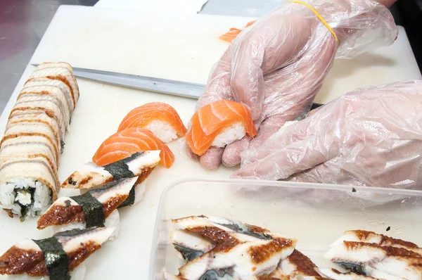 Chef preparing sushi — Stock Photo, Image