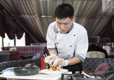 Şef yemek hazırlama