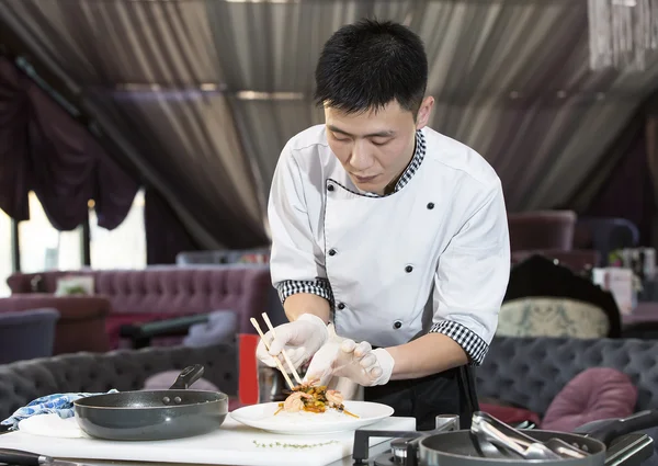 Şef yemek hazırlama