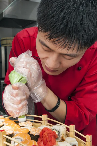 Chef-kok maaltijd bereiden — Stockfoto