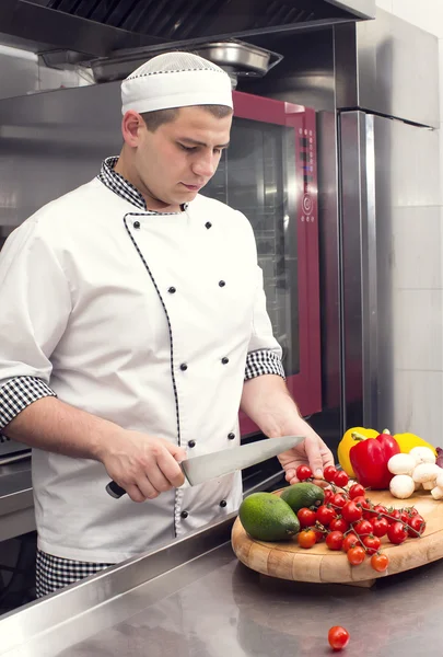 Chef-kok bereiden van voedsel — Stockfoto