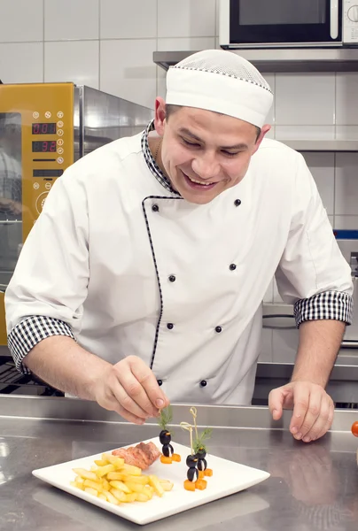 Chef preparando alimentos — Fotografia de Stock