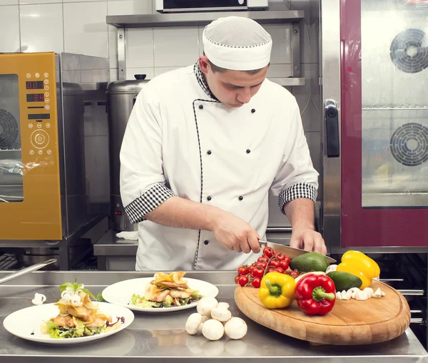 Chef preparando alimentos — Fotografia de Stock