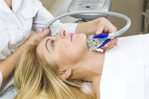 Woman is in the process at the clinic — Stock Photo, Image