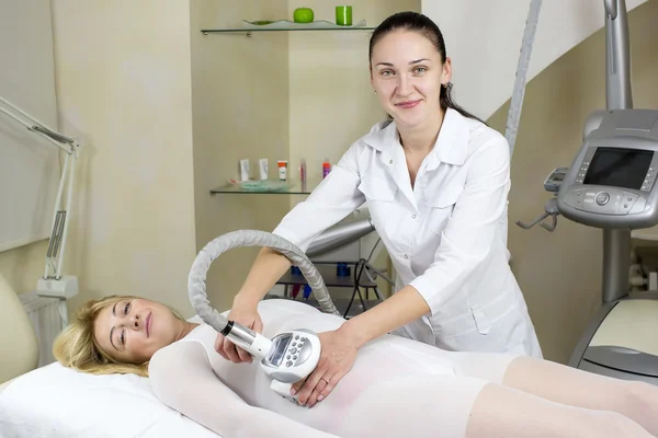 Woman is in the process at the clinic — Stock Photo, Image