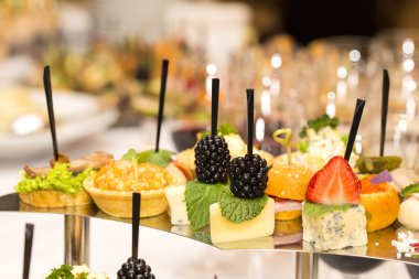 Peynir, kanepeler sebze