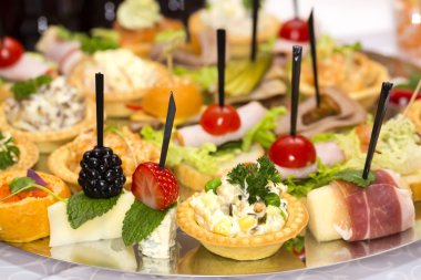 Peynir, kanepeler sebze