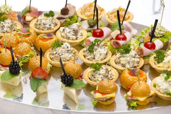 Canapes of cheese , vegetables — Stock Photo, Image