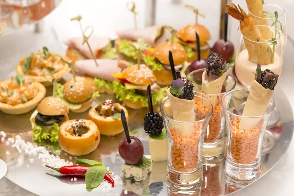 Canapés de queso, verduras —  Fotos de Stock