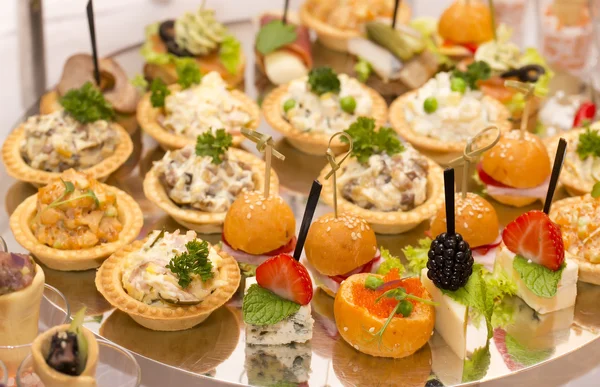 Canapés de queso, verduras — Foto de Stock