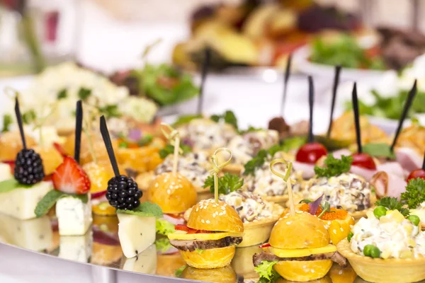 Canapés de queso, verduras —  Fotos de Stock