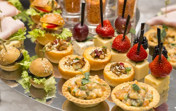 Canapes of cheese , vegetables — Stock Photo, Image