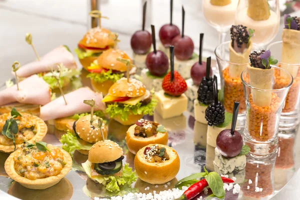 Canapes of cheese , vegetables — Stock Photo, Image