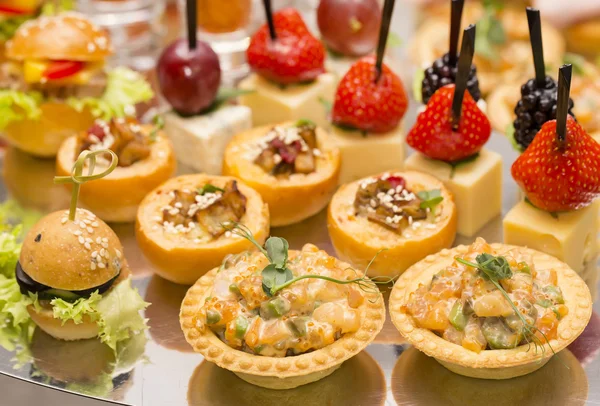 Canapes of cheese , vegetables — Stock Photo, Image