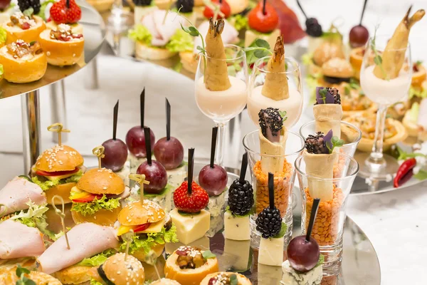 Canapes of cheese , vegetables — Stock Photo, Image