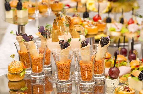 Canapes of cheese , vegetables — Stock Photo, Image