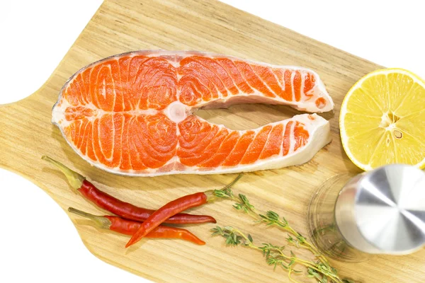 Raw salmon steak with lemon — Stock Photo, Image