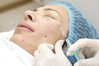 Enjeksiyon ile kozmetik tedavi