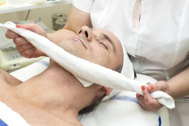 Erkekte Güzellik Salonu