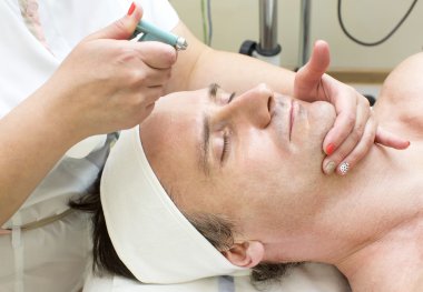 Erkekte Güzellik Salonu