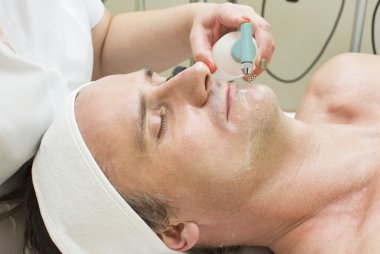 Erkekte Güzellik Salonu