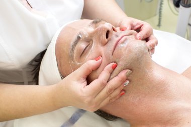 Erkekte Güzellik Salonu